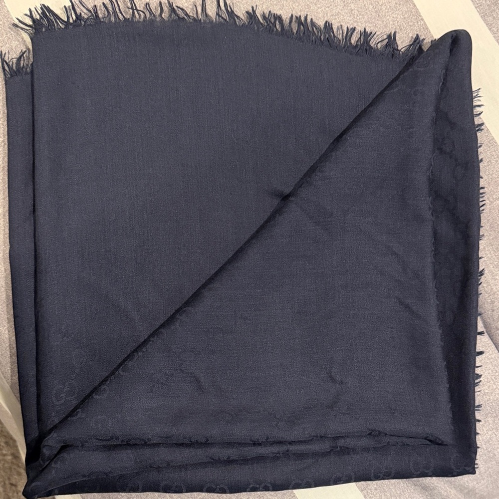 Gucci large square scarf - Picture 2 of 5